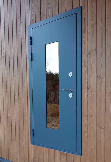 Дверь со стеклопакетом