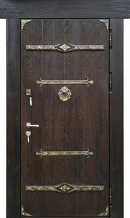 Металлическая термодверь с коваными деталями и панелями из массива